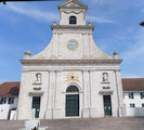 Klosterkirche Mariastein. Links der Eingang zur Felsenkapelle