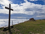 Gipfelkreuz Stallflue, Schneefangzaun, Nebelmeer, Okt.24