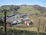 oberhalb Sihlbrugg Dorf; Blick zurück zum
                Schweizkhof und Albishorn