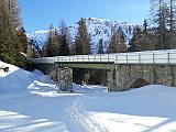 zugeschneites Trassee der
                    Furka-Oberalp-Bahn