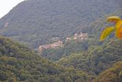 Bruzella, Blick auf Monte am Gegenhang. Foto Flueler