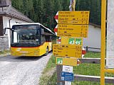 Bushaltestelle und Wegweiser S-charl, 2023